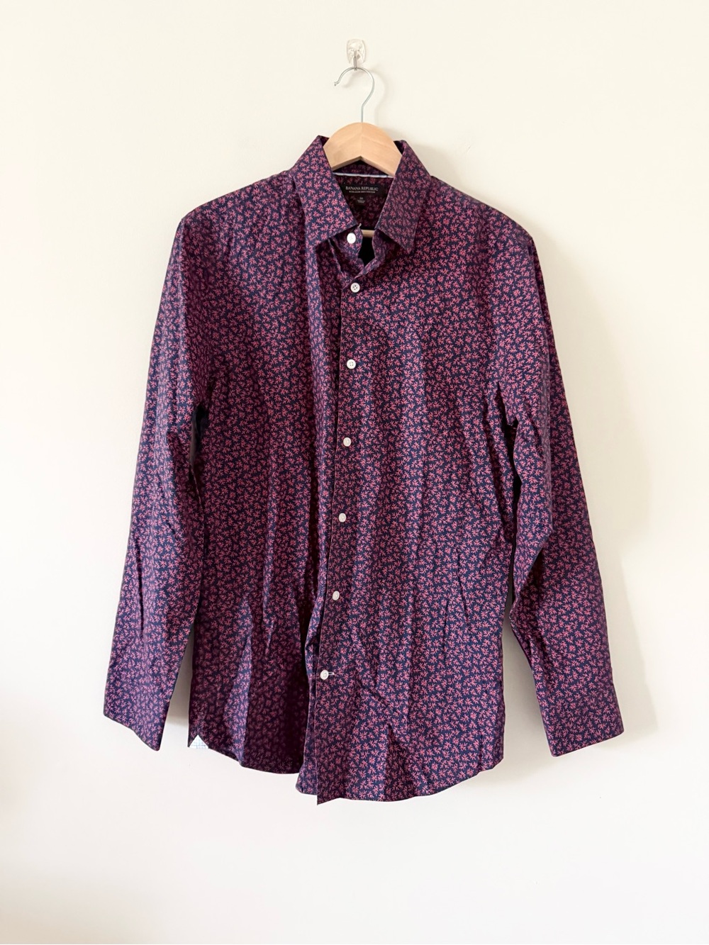 Slim Fit Purple Floral Men's Button-Up ShirtBanana Republic Men's Non-Iron 100%
